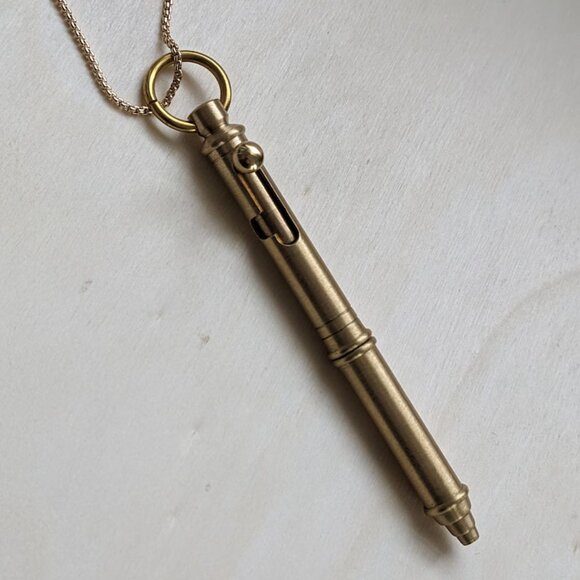 Elegant Gold Pendant Necklace - Picture 3 of 8